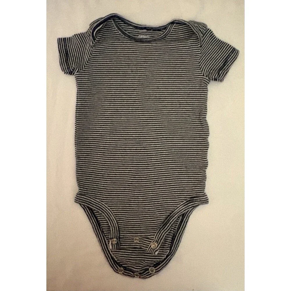 Carter's Baby Boy Mixed Clothing Bundle, 5 One Piece 2 Footed PJ’s Size 6 Months